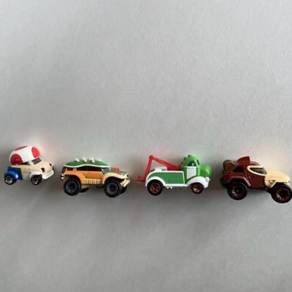 Lot-4 Mario Bros. Hot Wheels Die Cast Toy cars, Yoshi, Donkey Kong, Bowser, Toad - Picture 3 of 16